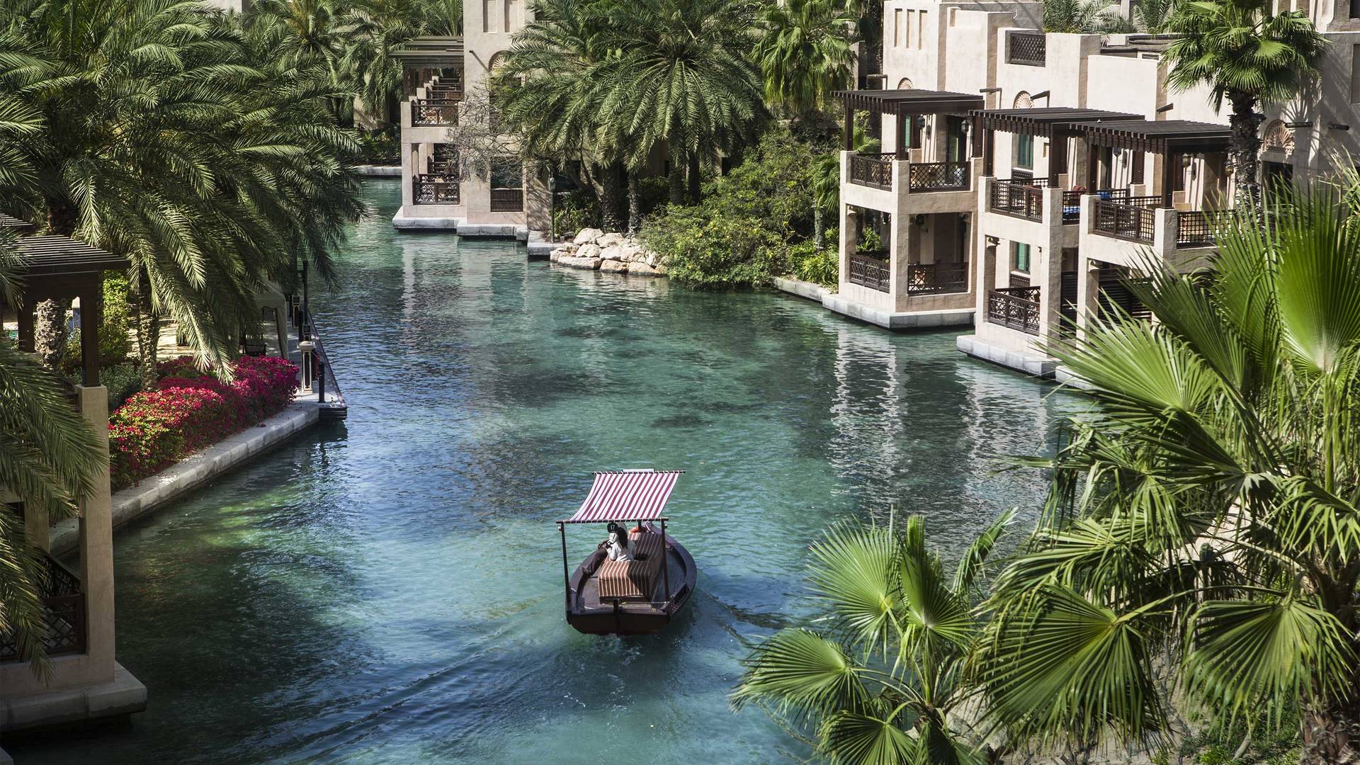 1_16-9_ Jumeirah-DNA---Jumeirah-Al-Qasr---Abra-Waterways